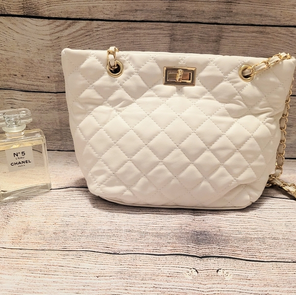 ✨️ White Quilted Vegan leather small tote✨️ - Picture 2 of 12